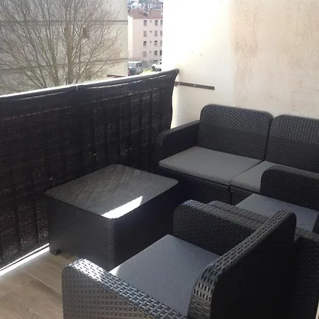 Tres Bel Situe Au Centre Ville *